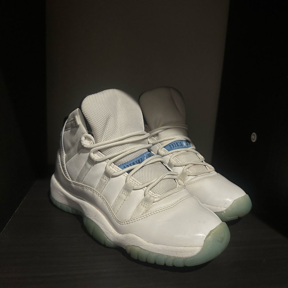 Air Jordan 11 Retro “Legend Blue / Columbia” – 6Y (Women’s 7.5)